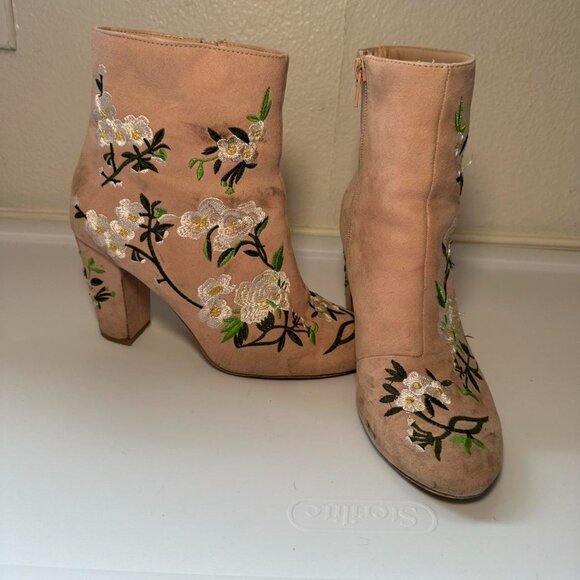 Floral Embroidered Boot - Picture 7 of 8